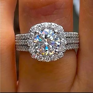 Elegant Cubic Zirconia Ring.